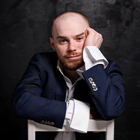 Олег Верняєв